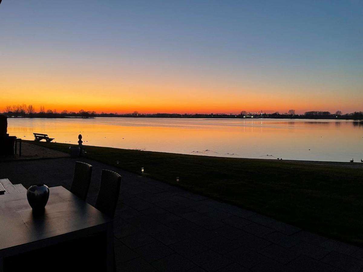 Luxe Chalet Direct Aan Het Water Met Strand Lith Exterior foto