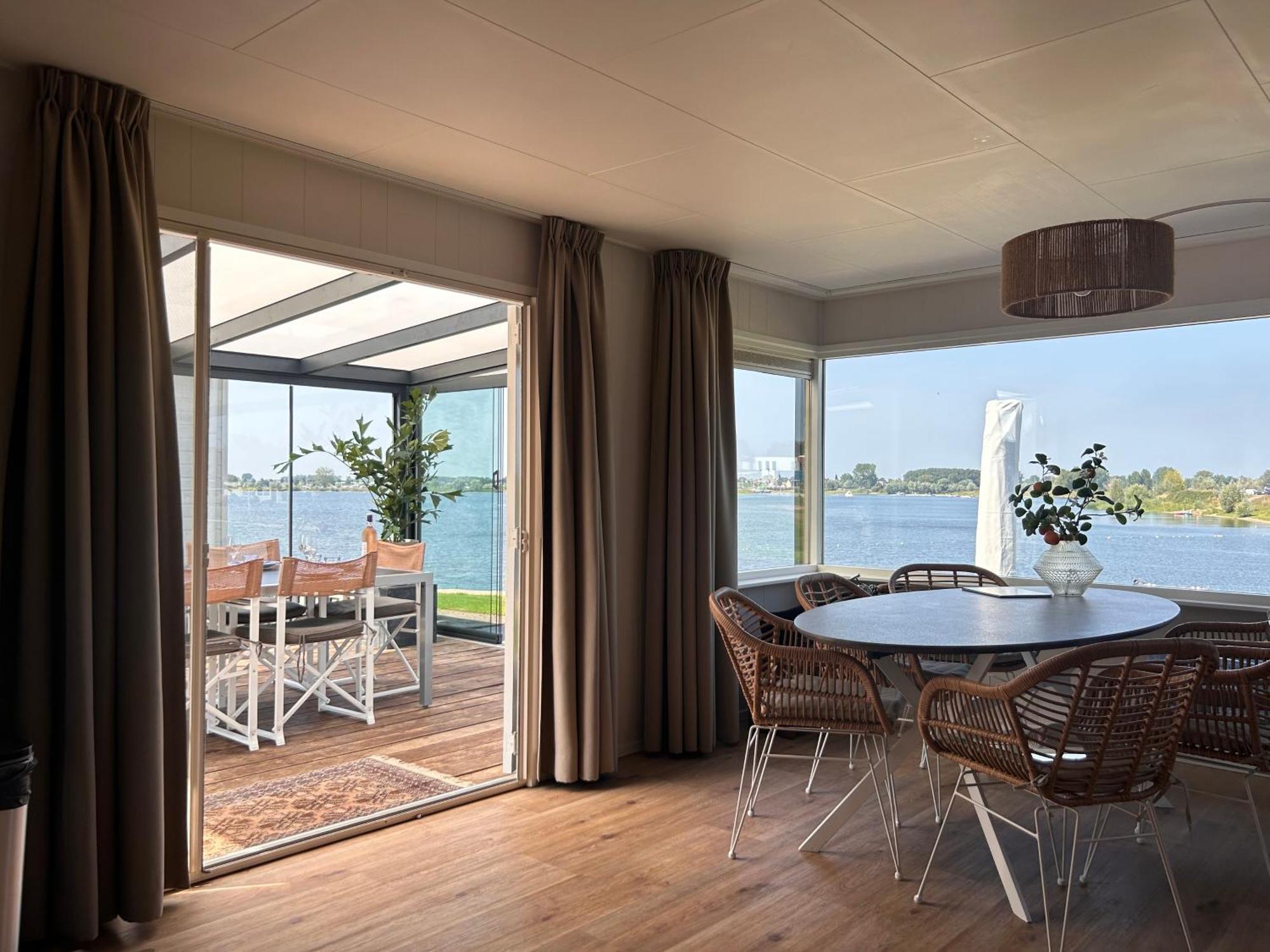 Luxe Chalet Direct Aan Het Water Met Strand Lith Exterior foto